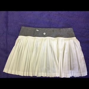 Lululemon skirt . Size 6 white and gray .